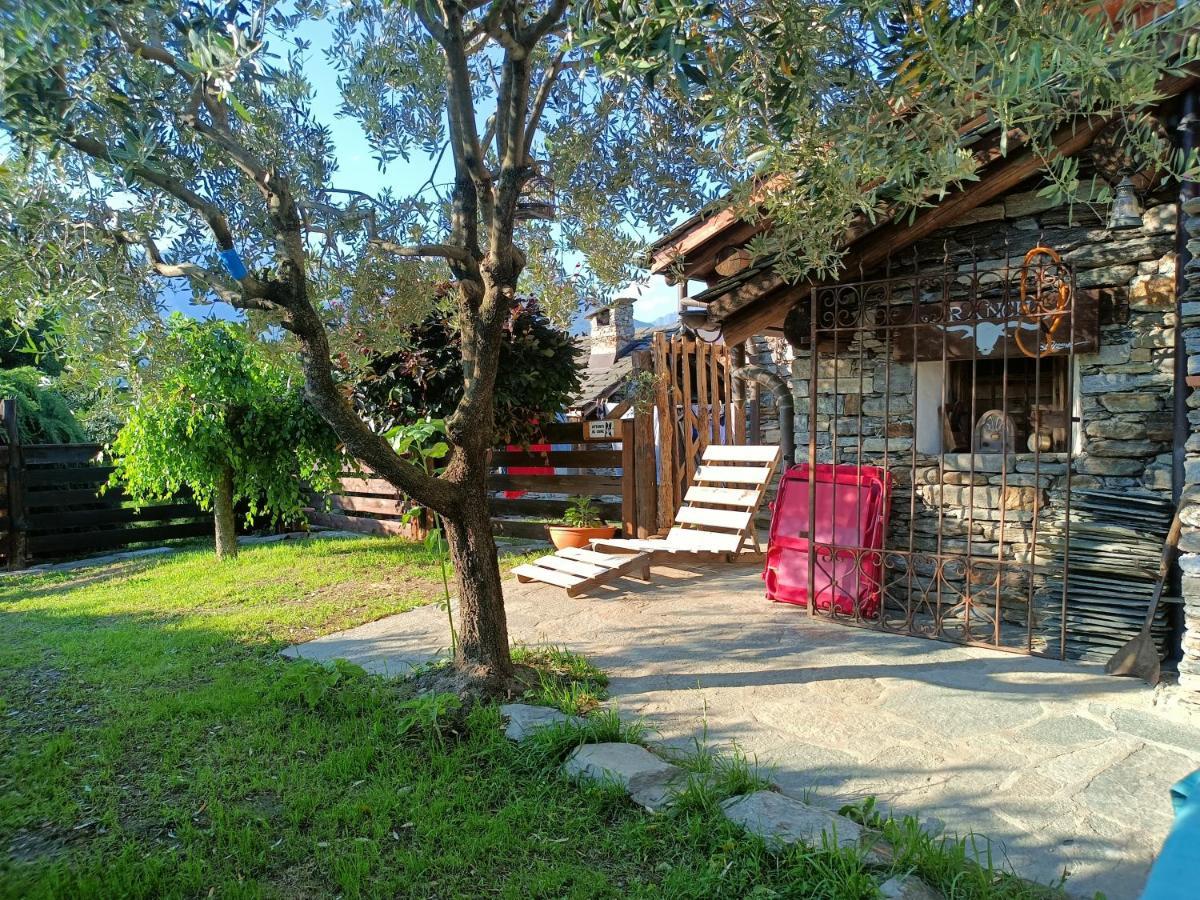 Rosina House E Chalet Colico Eksteriør billede